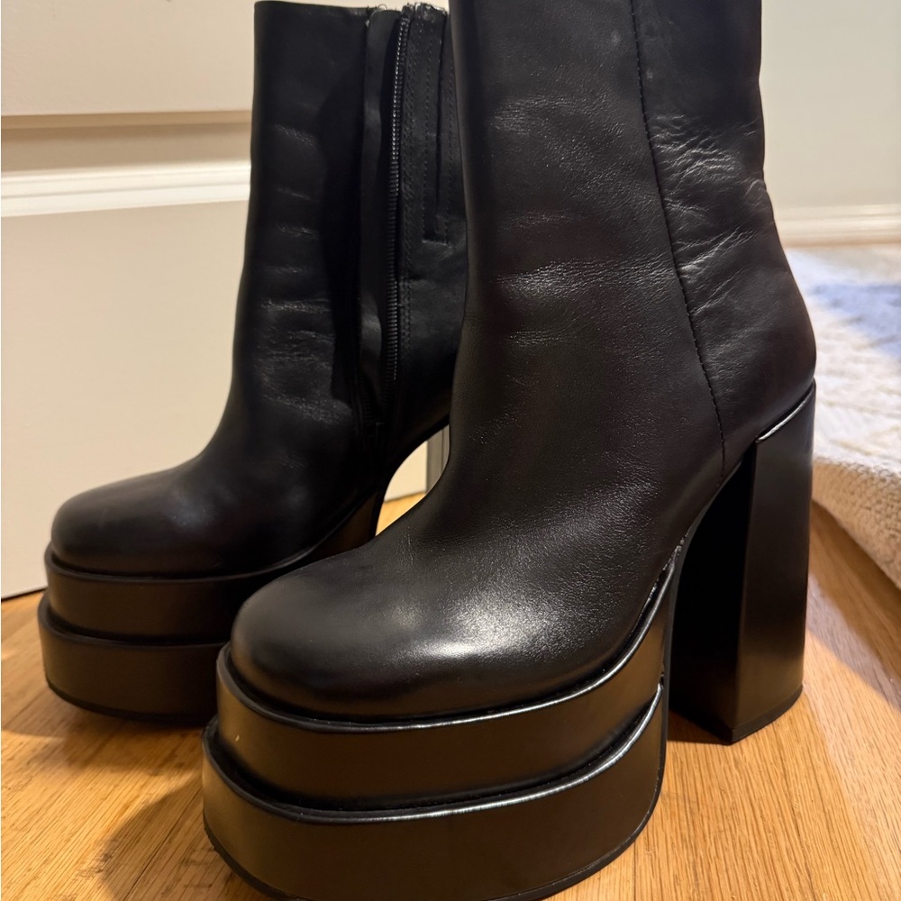 Steve Madden Black Platform Leather Boots